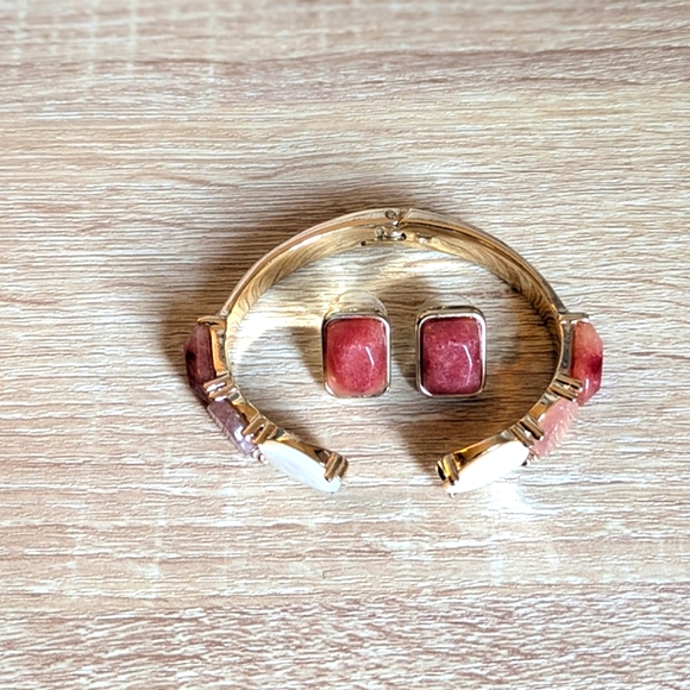 Whbm Gold And Pink Vintage Style Bracelet With Curved Design